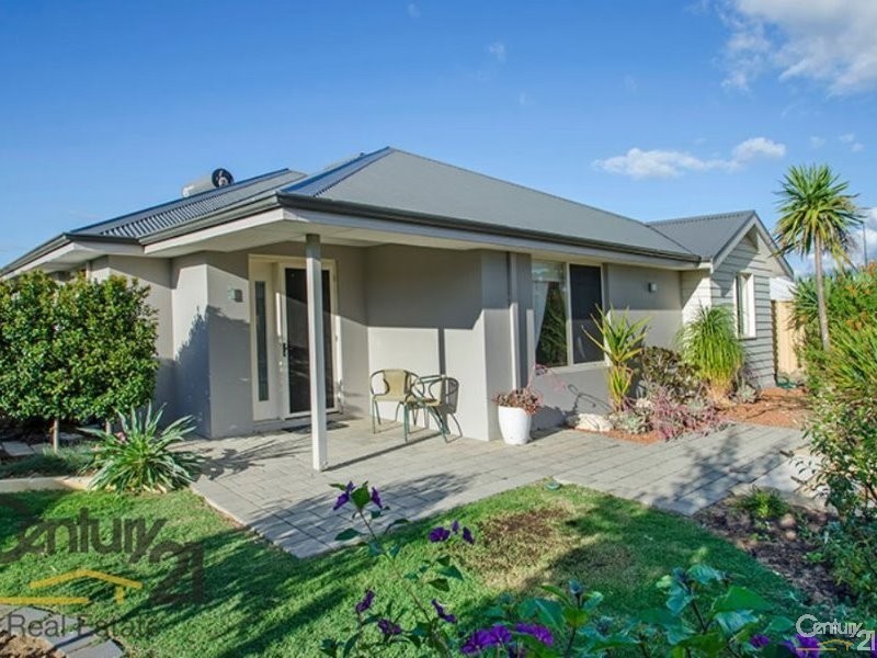 8 Oxley Pass, Dalyellup WA 6230