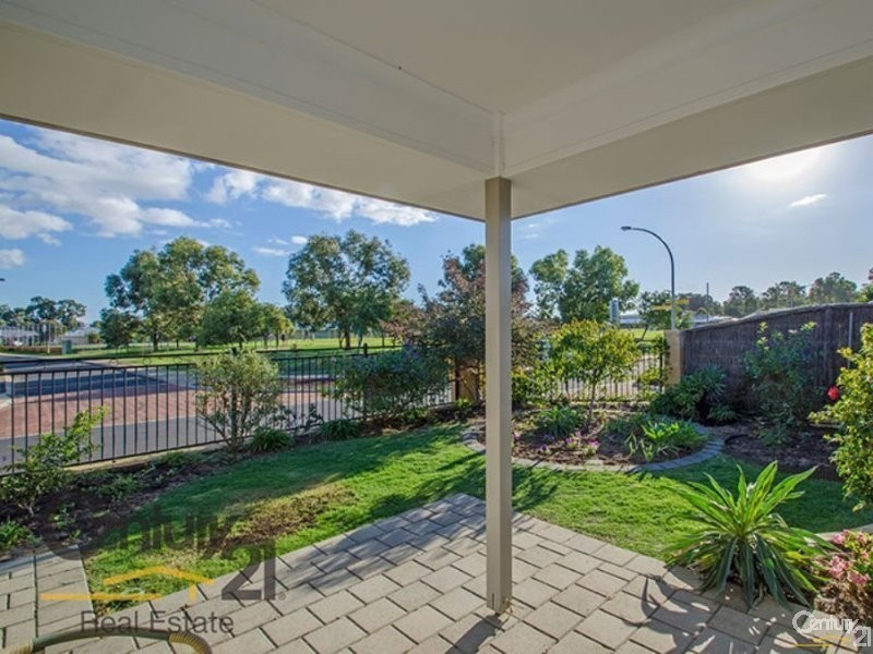 8 Oxley Pass, Dalyellup WA 6230