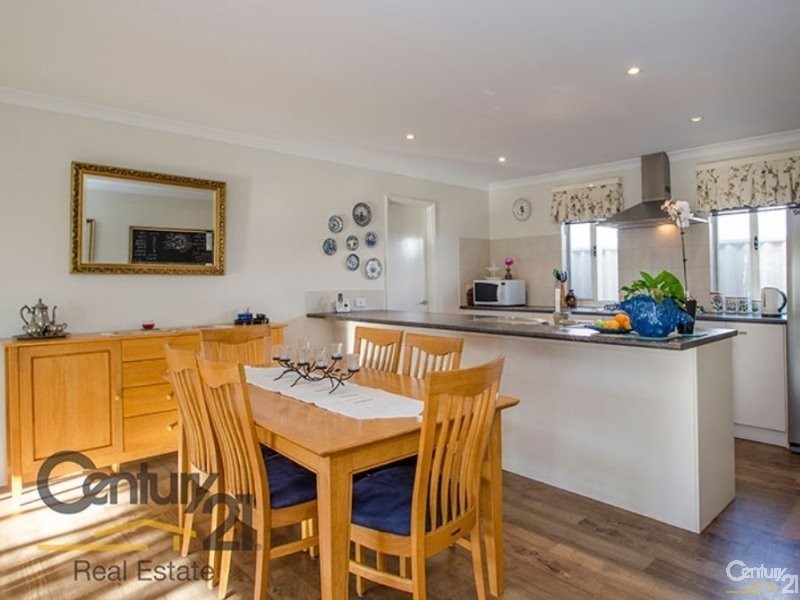8 Oxley Pass, Dalyellup WA 6230