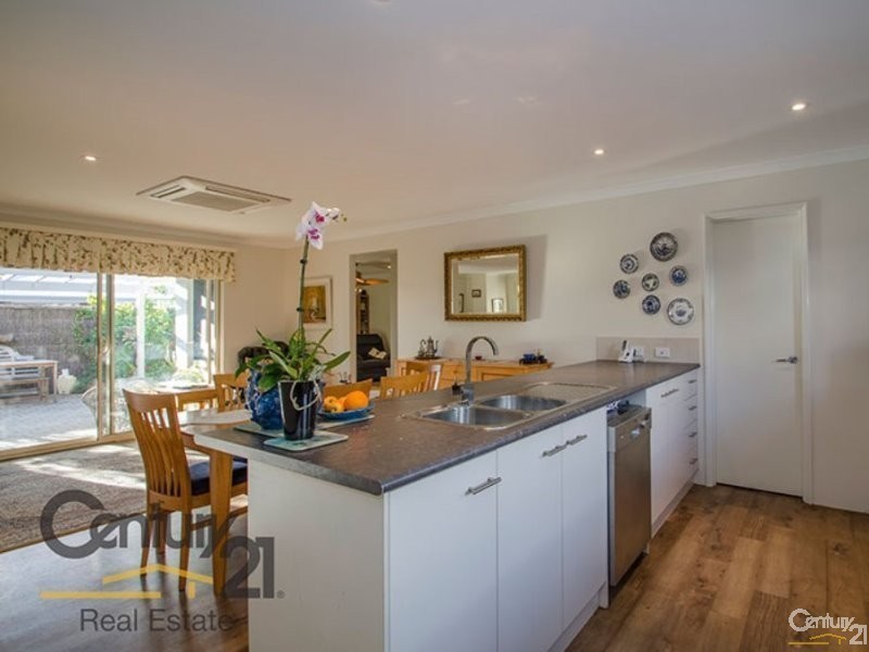 8 Oxley Pass, Dalyellup WA 6230