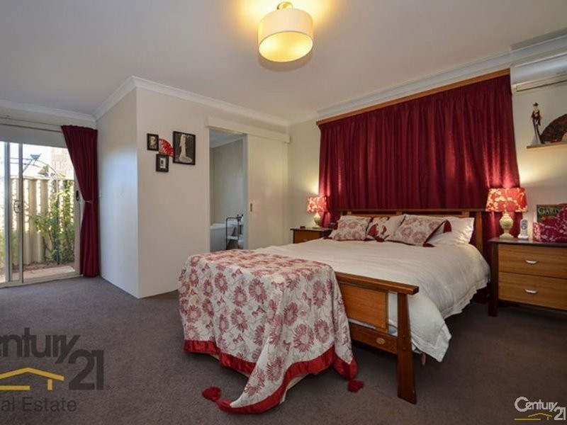 8 Oxley Pass, Dalyellup WA 6230