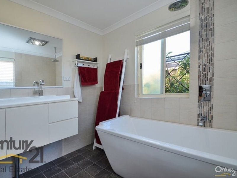 8 Oxley Pass, Dalyellup WA 6230