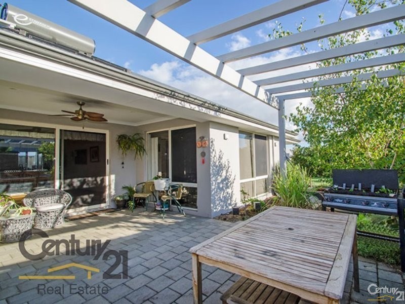 8 Oxley Pass, Dalyellup WA 6230