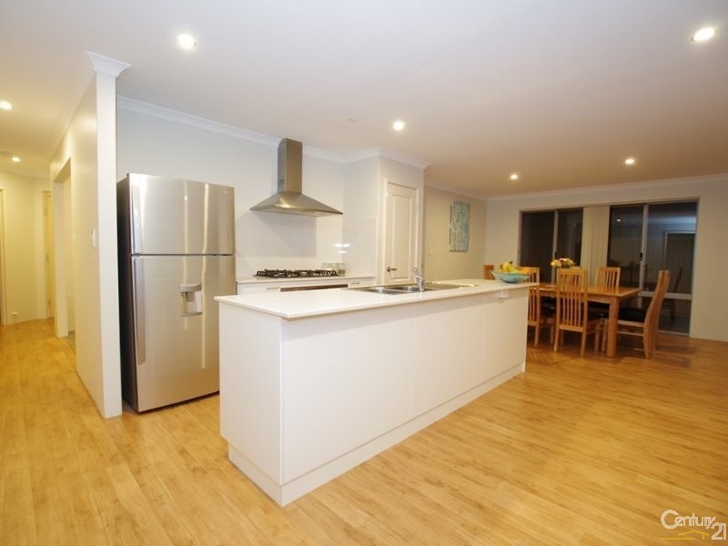 13 Advance Road, Dalyellup WA 6230