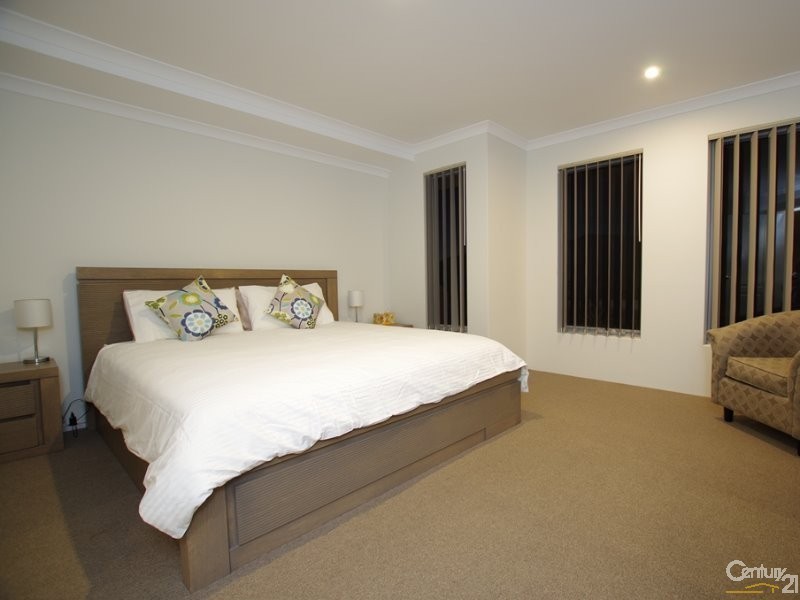 13 Advance Road, Dalyellup WA 6230