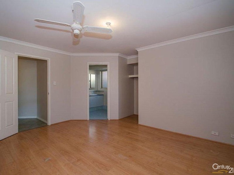 42 Somerville Drive, College Grove WA 6230