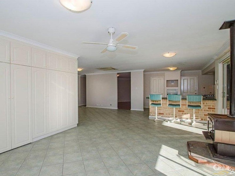 42 Somerville Drive, College Grove WA 6230