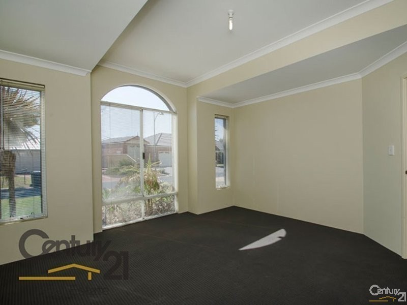 34 Nepean Turn, Millbridge WA 6232