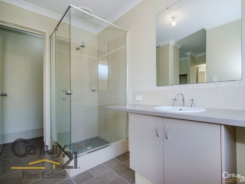 34 Nepean Turn, Millbridge WA 6232