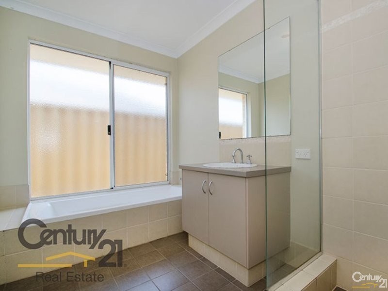 34 Nepean Turn, Millbridge WA 6232