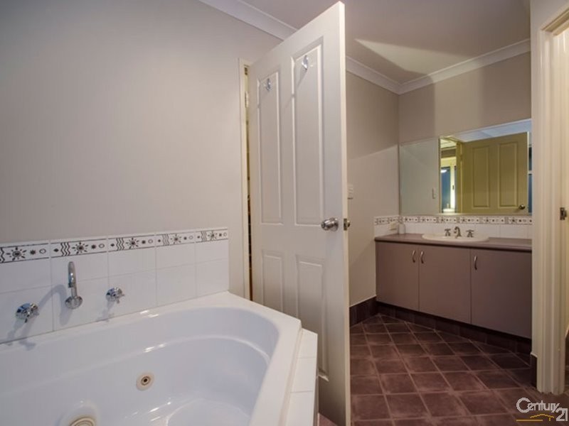 6 Chaudiere View, Australind WA 6233