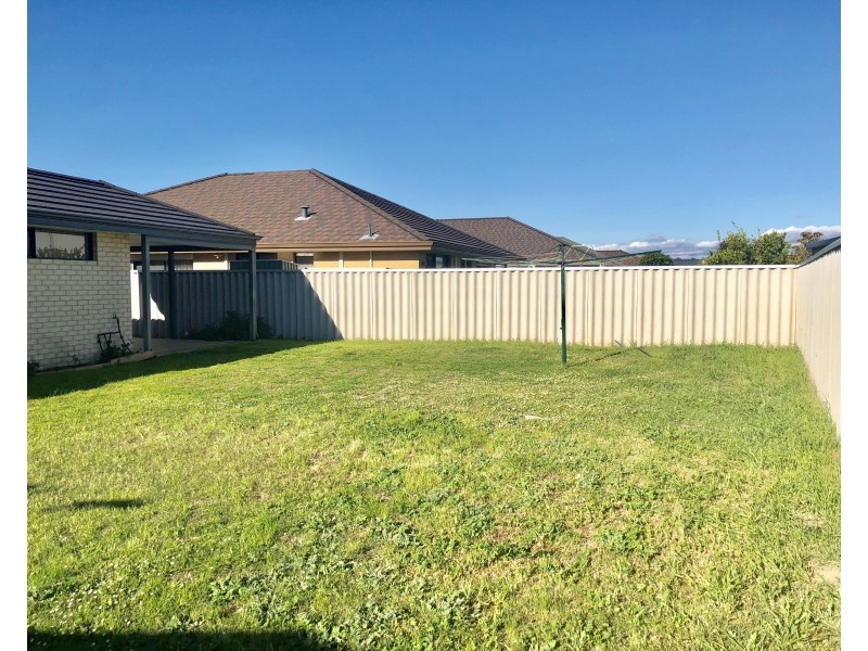 33 Mooralup Turn, Dalyellup WA 6230