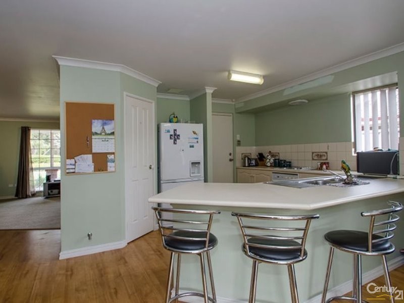 2 Somerville Drive, College Grove WA 6230