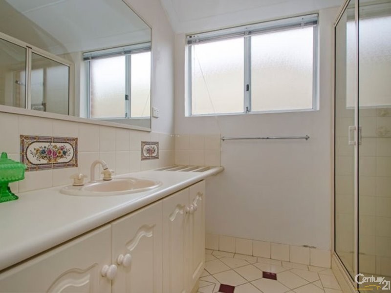 2 Somerville Drive, College Grove WA 6230