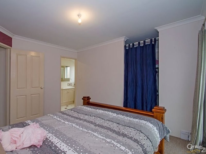 2 Somerville Drive, College Grove WA 6230