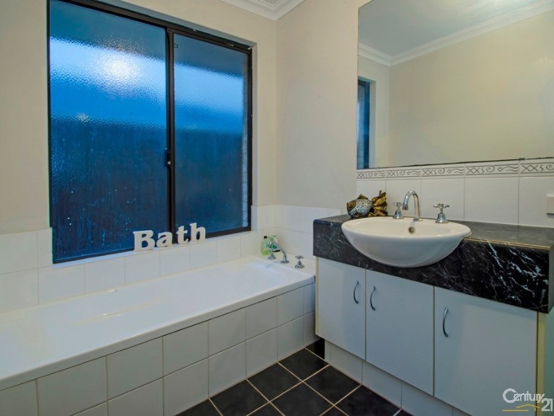121 Braidwood Drive, Australind WA 6233