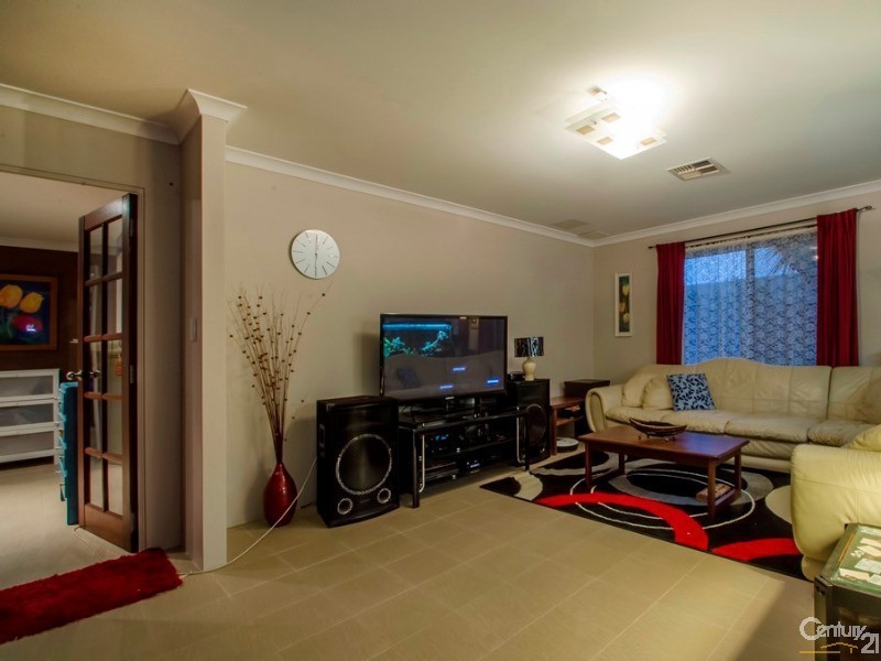 5 Holroyd Gardens, Millbridge WA 6232