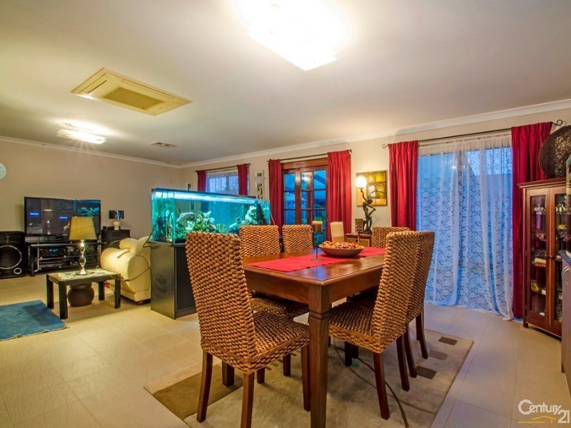 5 Holroyd Gardens, Millbridge WA 6232