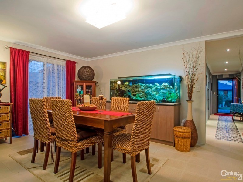 5 Holroyd Gardens, Millbridge WA 6232