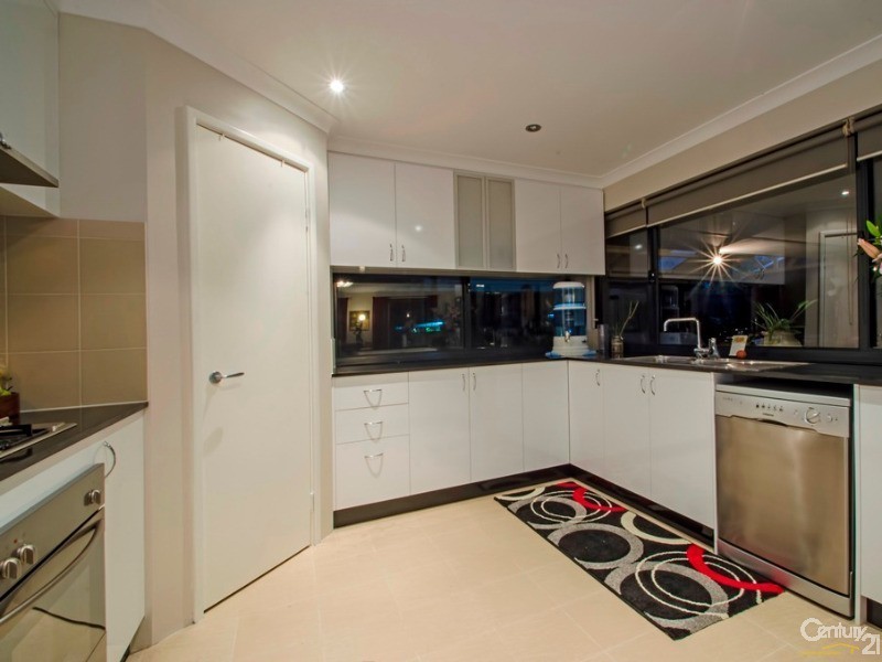 5 Holroyd Gardens, Millbridge WA 6232