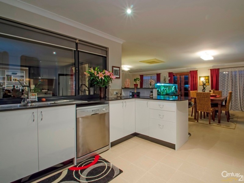 5 Holroyd Gardens, Millbridge WA 6232