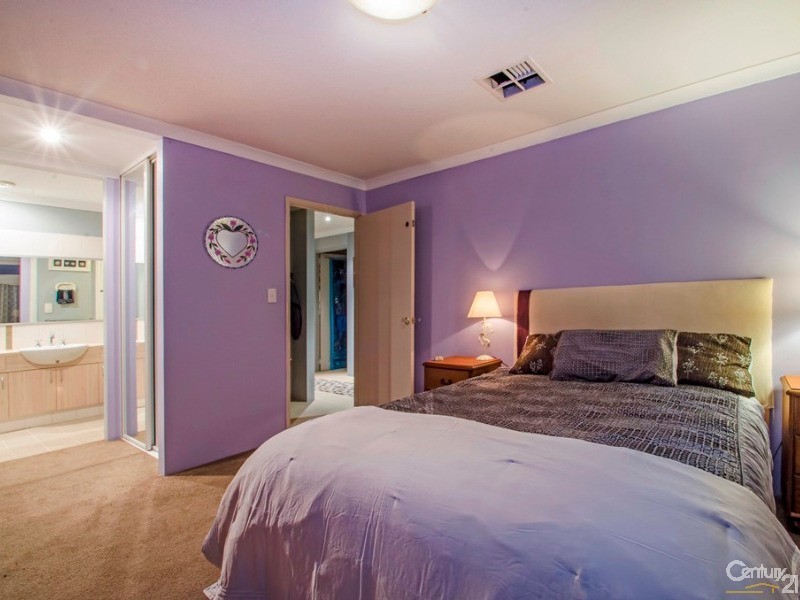 5 Holroyd Gardens, Millbridge WA 6232