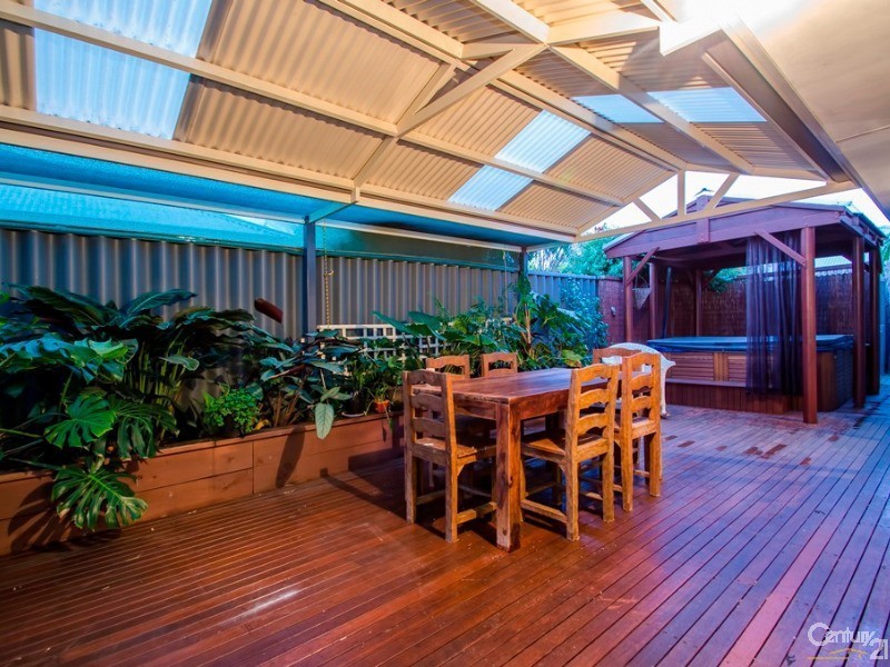 5 Holroyd Gardens, Millbridge WA 6232