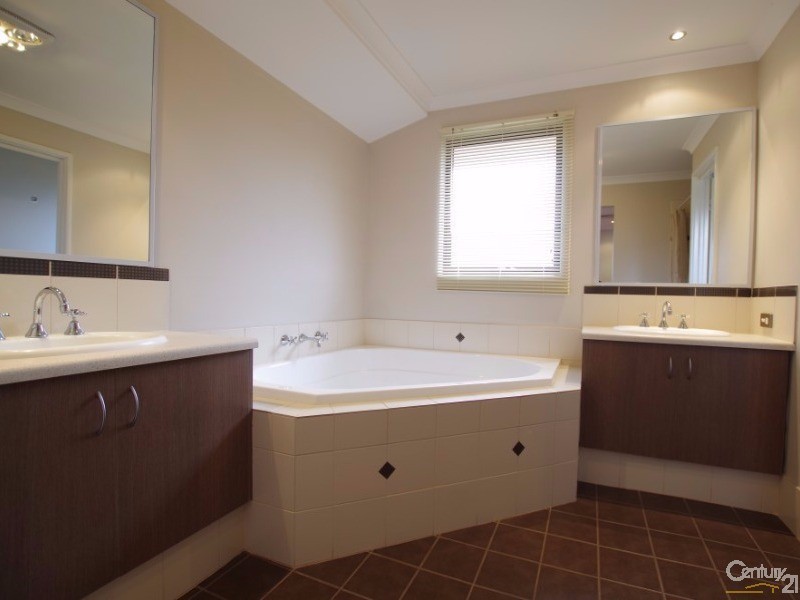 13 Tonkin Fairway, Dalyellup WA 6230