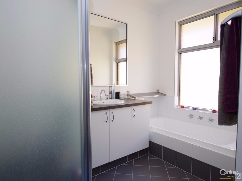 10 Dravite Way, Dalyellup WA 6230