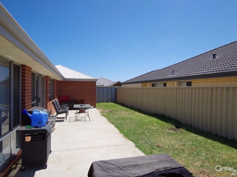 10 Dravite Way, Dalyellup WA 6230