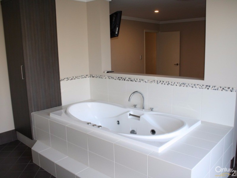 11 Henderson Cres, Australind WA 6233