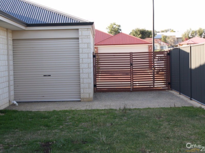 11 Henderson Cres, Australind WA 6233