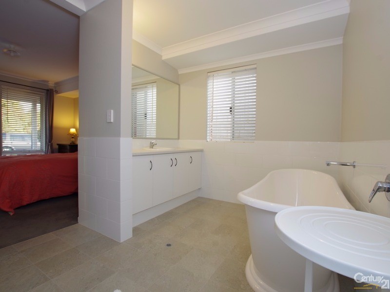 18 Wallung Road, Dalyellup WA 6230