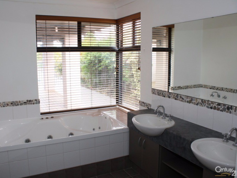 63 Braidwood Drive, Australind WA 6233