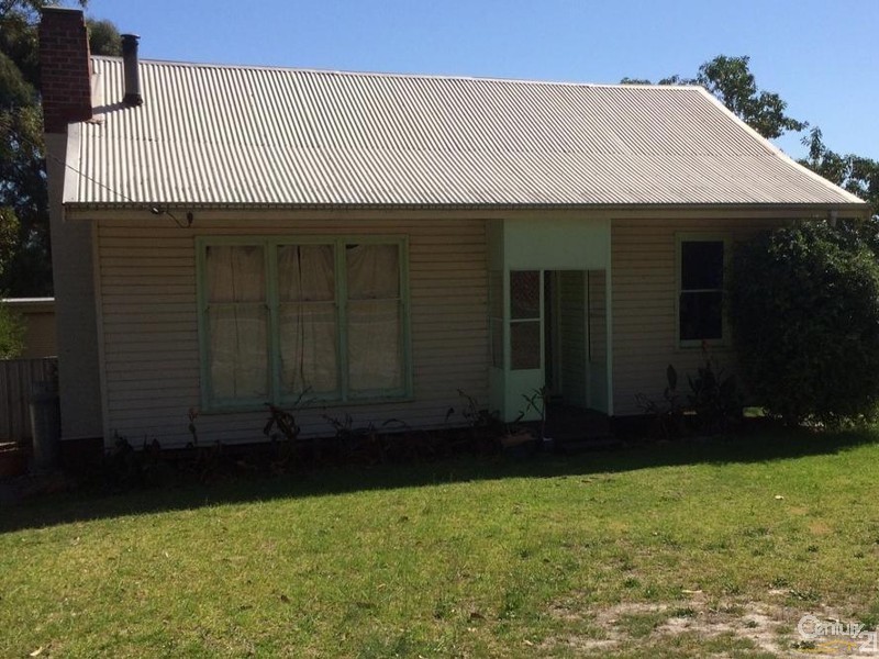 11 Cable Street, Collie WA 6225