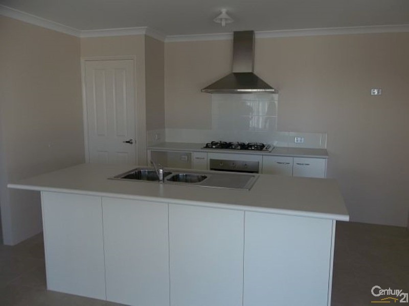 21 Murtin Road, Dalyellup WA 6230
