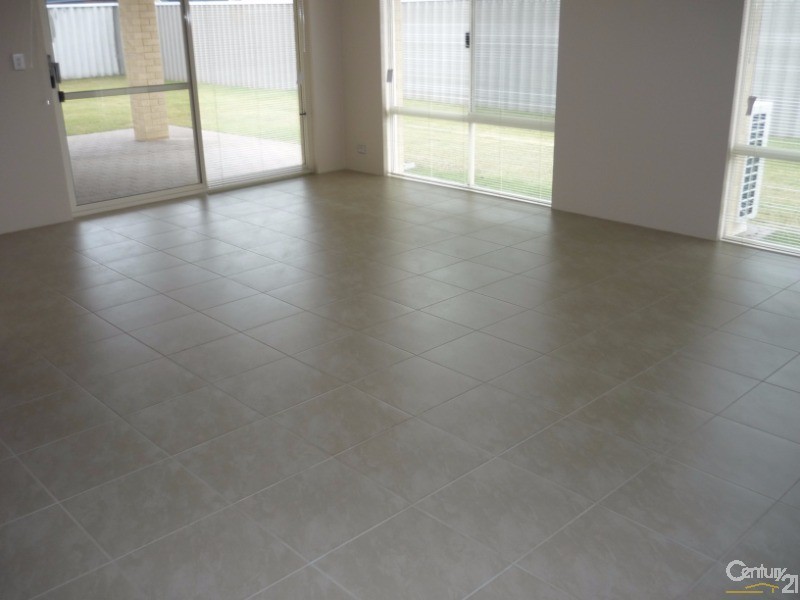 21 Murtin Road, Dalyellup WA 6230