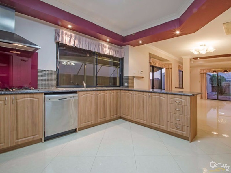 36 Vaughans Way, Australind WA 6233