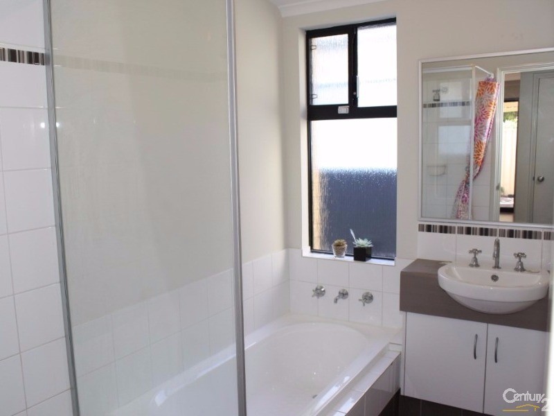 1/49 Knight Street, Withers WA 6230