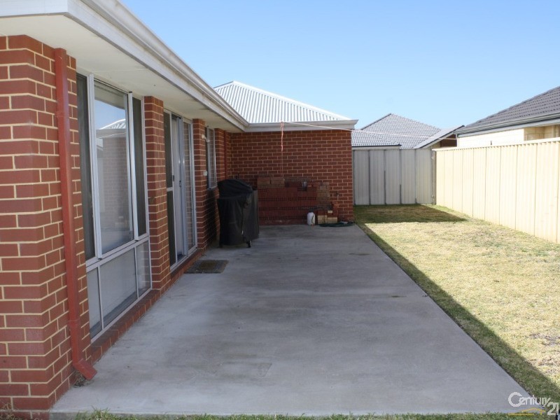 10 Dravite Way, Dalyellup WA 6230