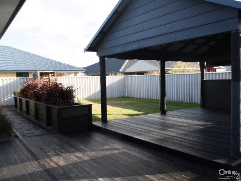 360 Parade Road, Dalyellup WA 6230