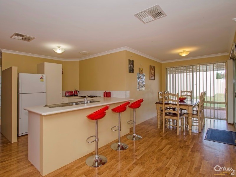 16 Pembroke, College Grove WA 6230