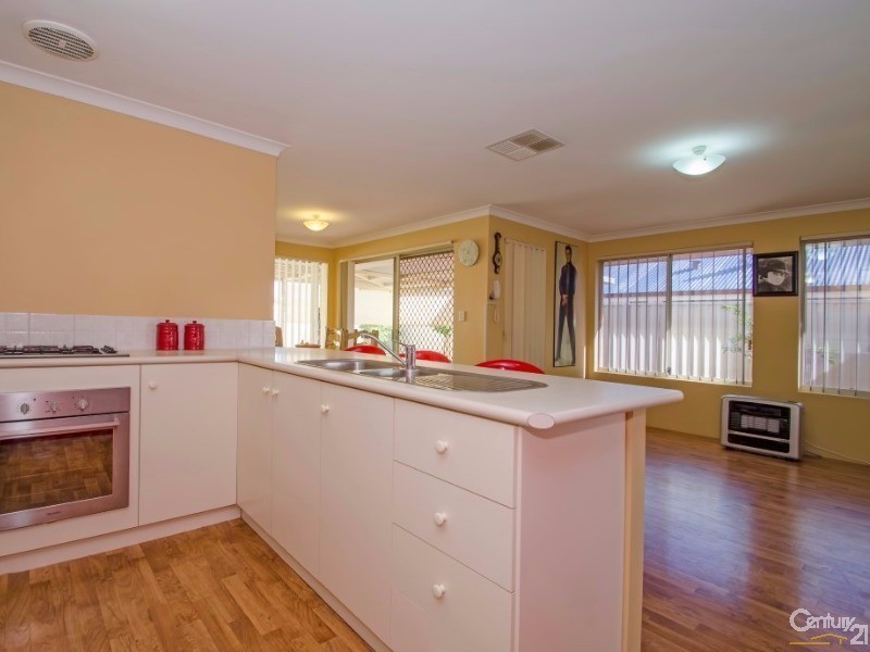 16 Pembroke, College Grove WA 6230