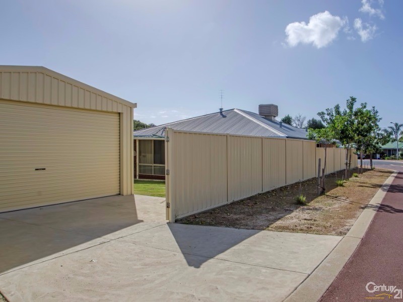 16 Pembroke, College Grove WA 6230