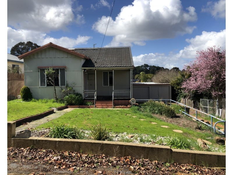 12 Steere Street, Collie WA 6225