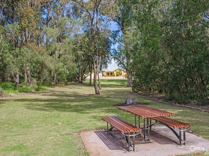 33 Lawson Road, Dalyellup WA 6230