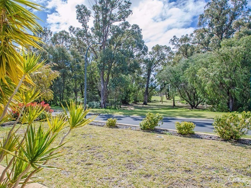 33 Lawson Road, Dalyellup WA 6230