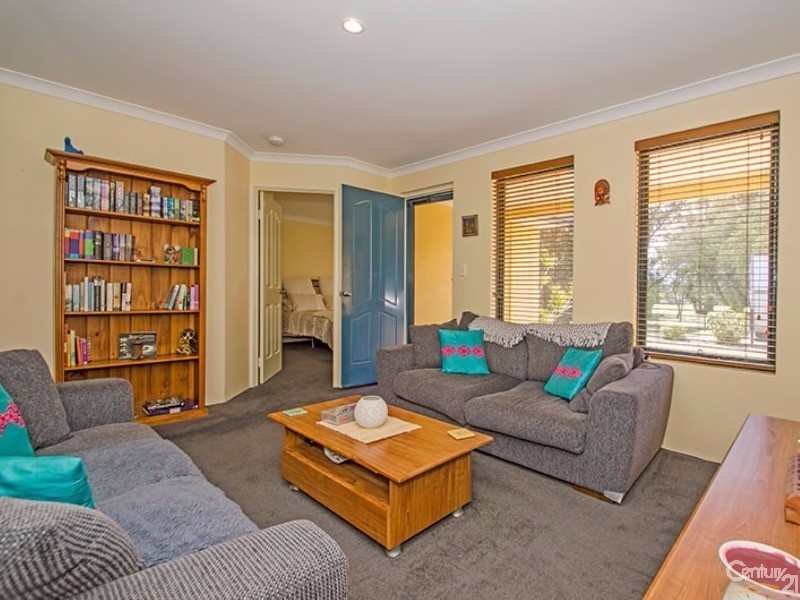 33 Lawson Road, Dalyellup WA 6230