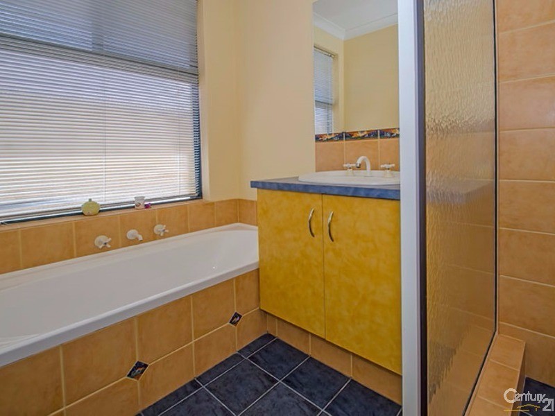 33 Lawson Road, Dalyellup WA 6230