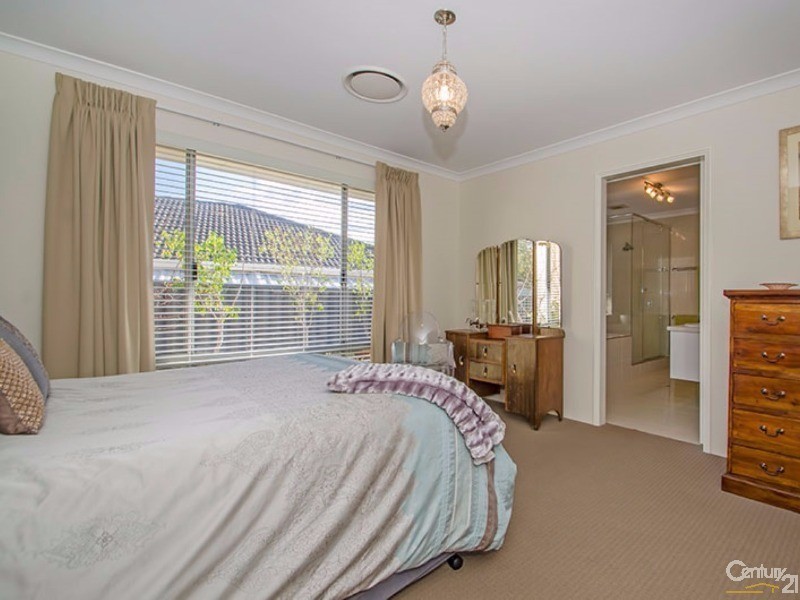 52 Somerville Drive, College Grove WA 6230